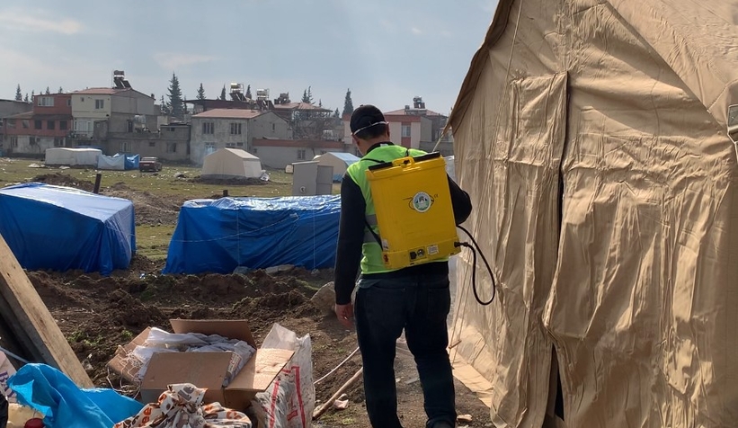 akyazi-ekipleri-deprem-bolgesinde-hastalik-cikmasin-diye-mucadele-ediyordw0vsnjhdt