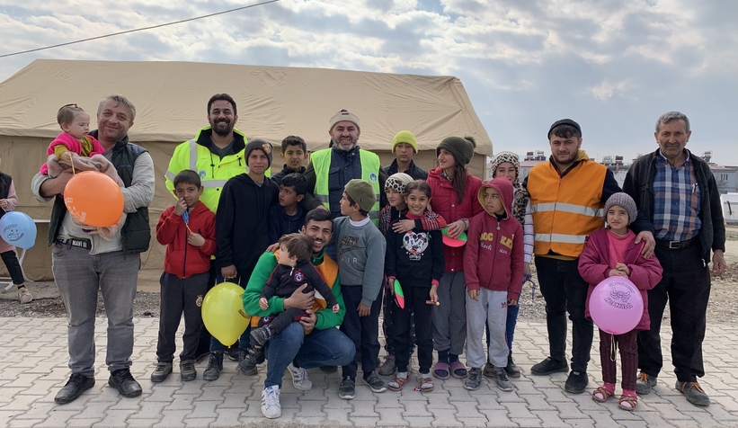 akyazi-ekipleri-deprem-bolgesinde-hastalik-cikmasin-diye-mucadele-ediyordw0vsnjhdt
