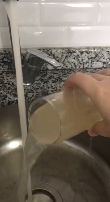 Akyazı Güvençler'de çeşmelerden çamurlu su akıyor