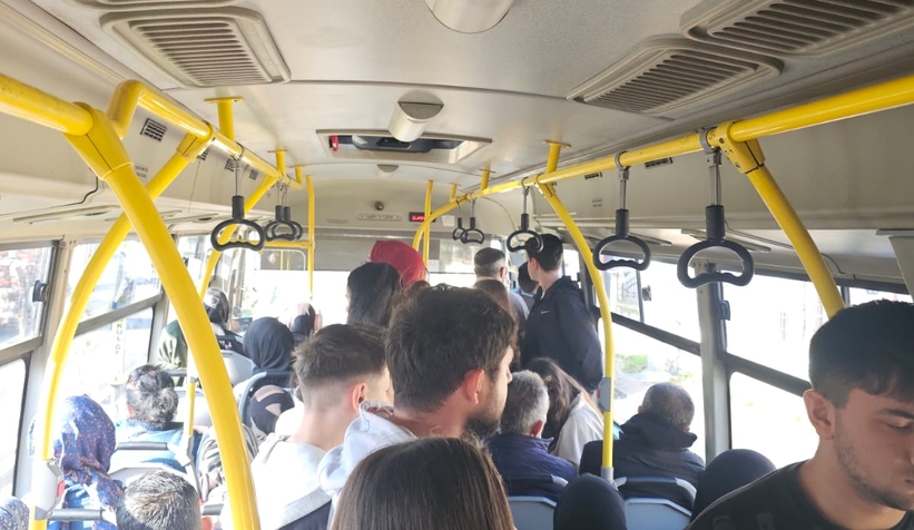 Akyazı halk otobüsünde fazla yolcu tepkisi