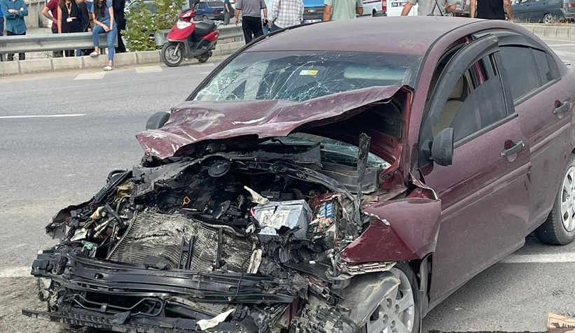 Akyazı Hastane Kavşağında kaza