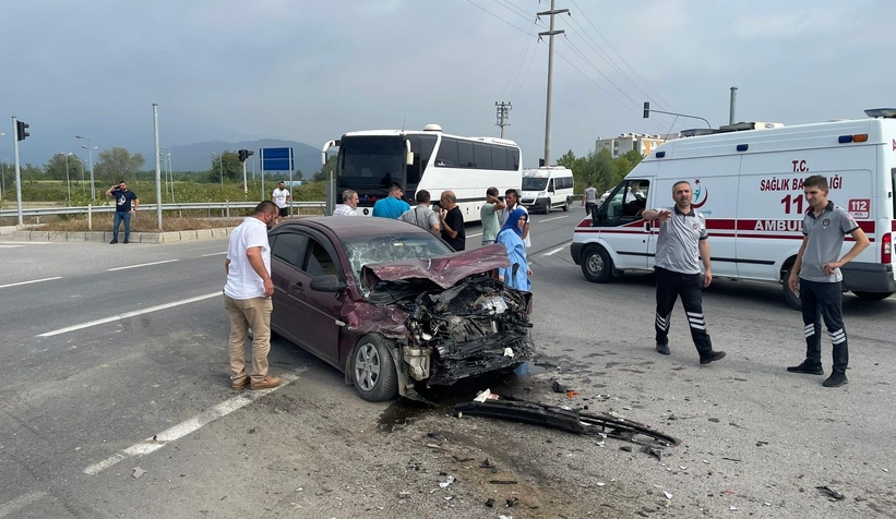 Akyazı Hastane Kavşağında kaza