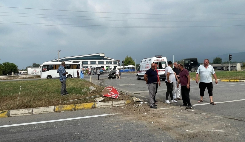 Akyazı Hastane Kavşağında kaza