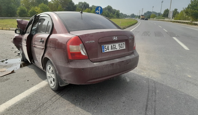 Akyazı Hastane Kavşağında kaza