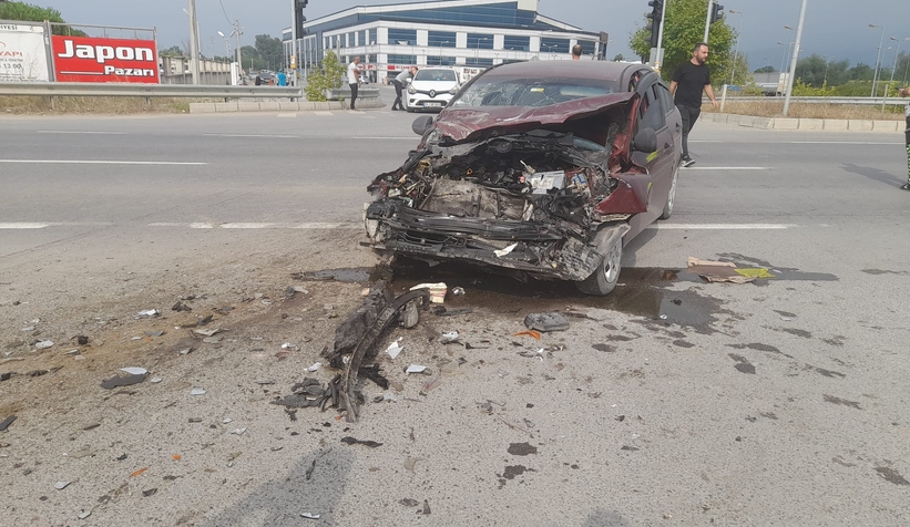 Akyazı Hastane Kavşağında kaza