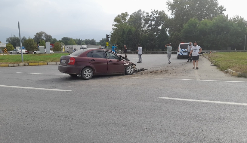 Akyazı Hastane Kavşağında kaza