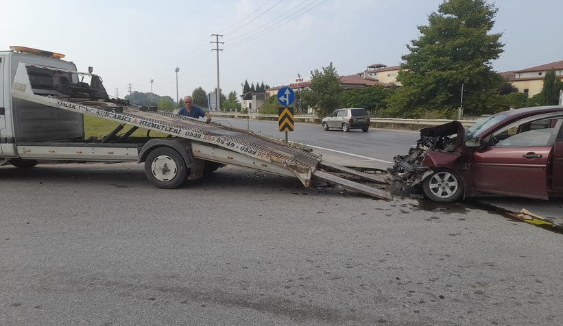 Akyazı Hastane Kavşağında kaza