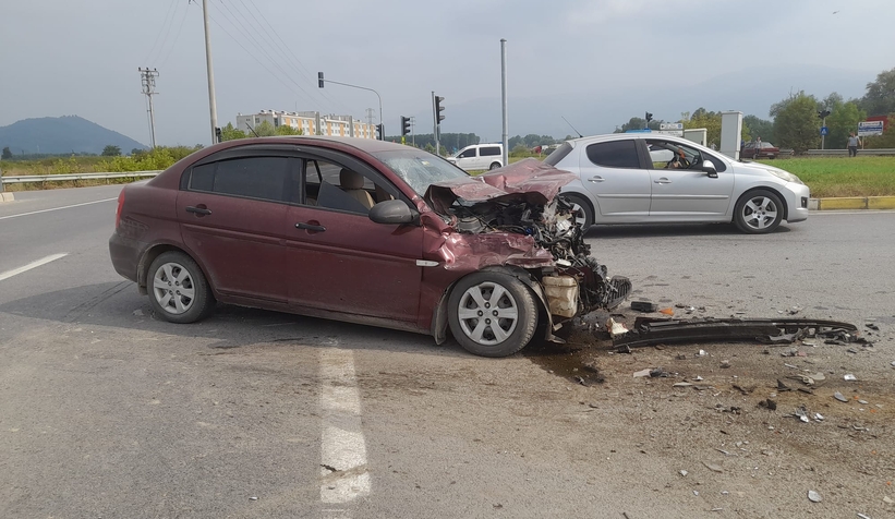 Akyazı Hastane Kavşağında kaza