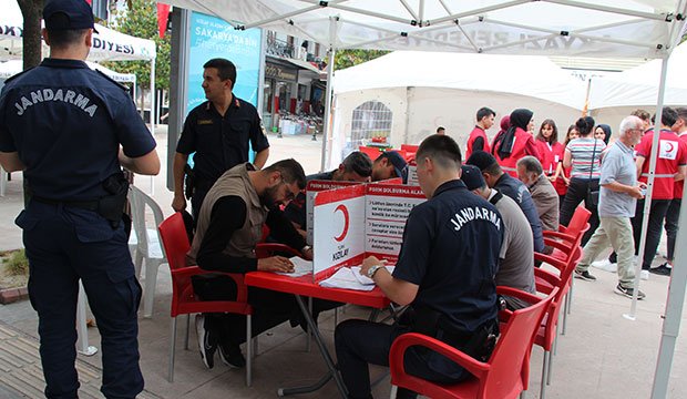 Akyazı İlçe Jandarma'dan kan bağışına destek