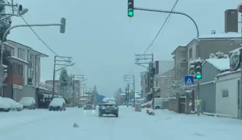 akyazi-ilce-merkezinde-kizak-merkezini-aratmayan-goruntuleryurjbi9tvl