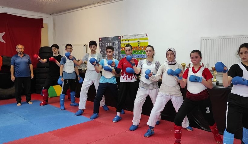 Akyazı karateciler şampiyonaya hazır