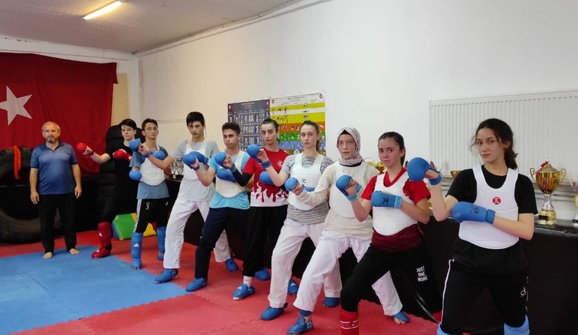 Akyazı karateciler şampiyonaya hazır