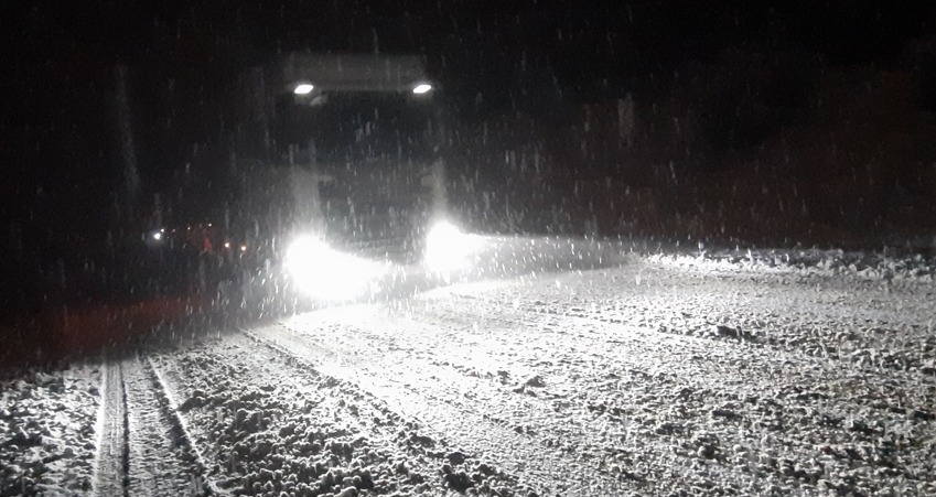 Akyazı-Mudurnu yolunda kar yağışı etkili oluyor