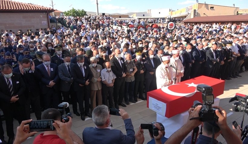 Akyazı'nın damadı şehit pilot son yolculuğuna uğurlandı