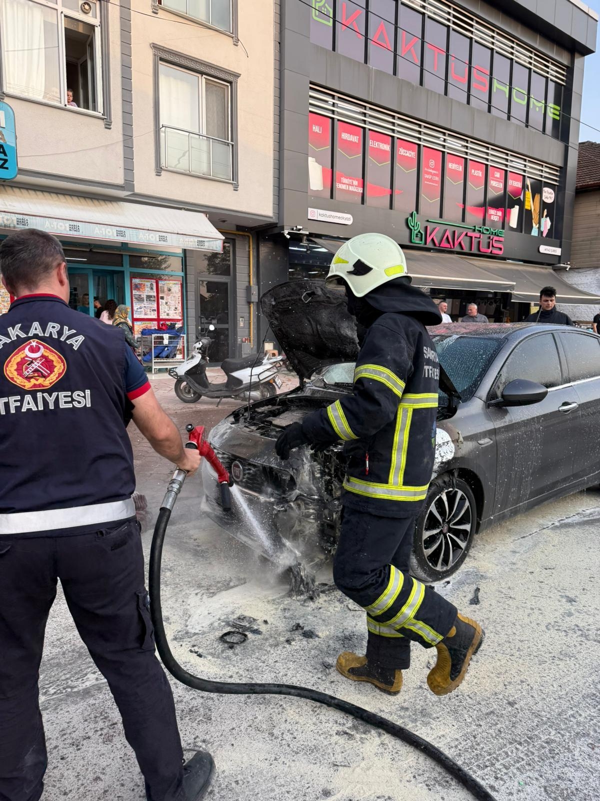 Akyazı'nın en işlek caddesinde panik anları