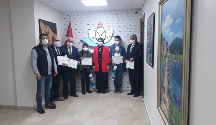Akyazı'nın gururu olan öğrenciler ödüllendirildi