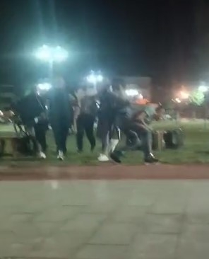 akyazi-sgm-parki-nda-ziyaretciler-sulama-sistemi-calisinca-kacistir29fnknhrg