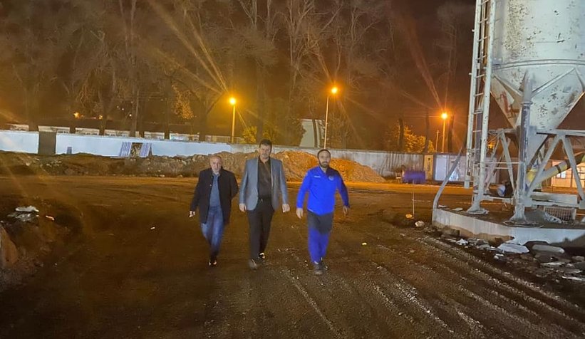Akyazı Spor Kompleksi'nde çalışmalar gece gündüz sürüyor