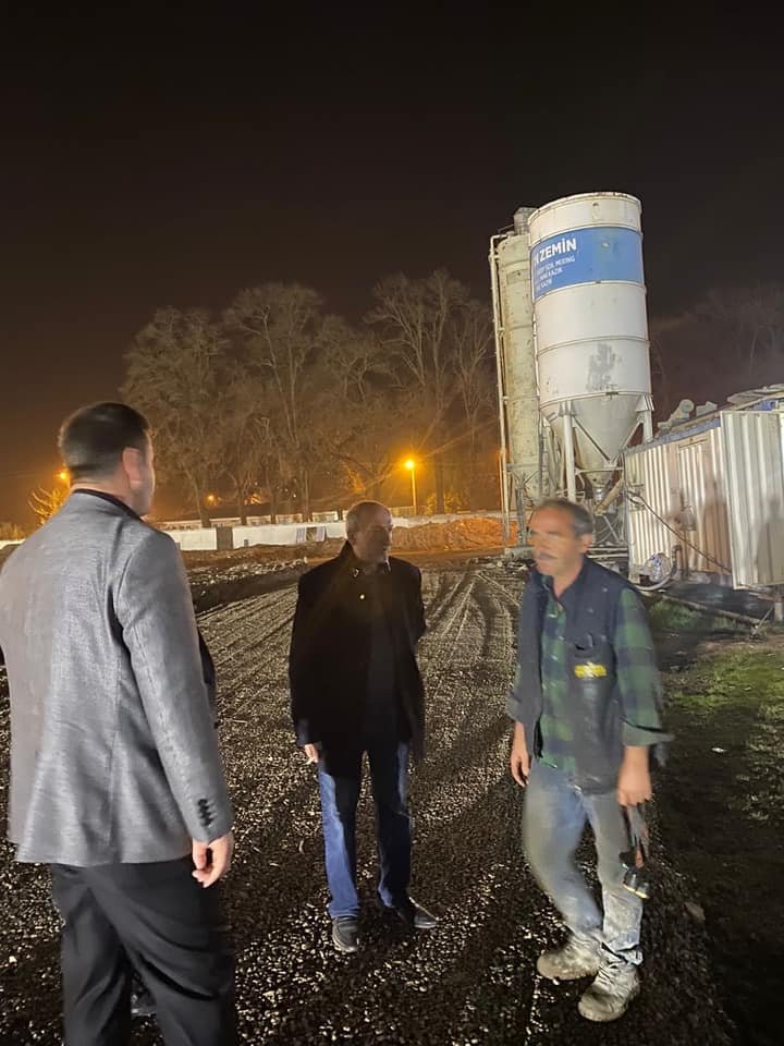 Akyazı Spor Kompleksi'nde çalışmalar gece gündüz sürüyor