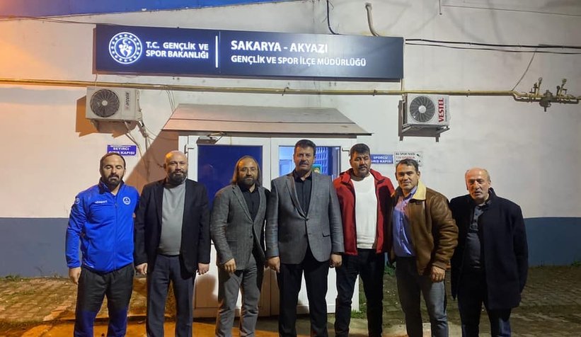 Akyazı Spor Kompleksi'nde çalışmalar gece gündüz sürüyor