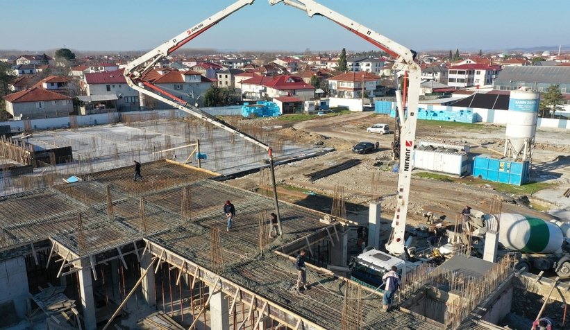 akyazi-spor-kompleksi-nin-ilk-kat-kaba-insaati-tamamlandisxhkb3rom2