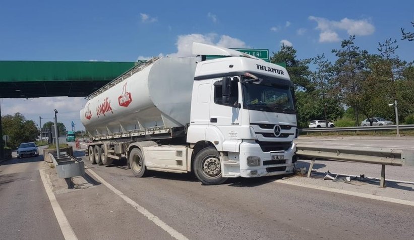 Akyazı TEM gişelerinde kaza