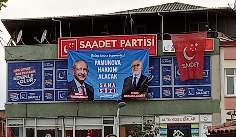 Akyazı'ya asılan pankart alay konusu oldu