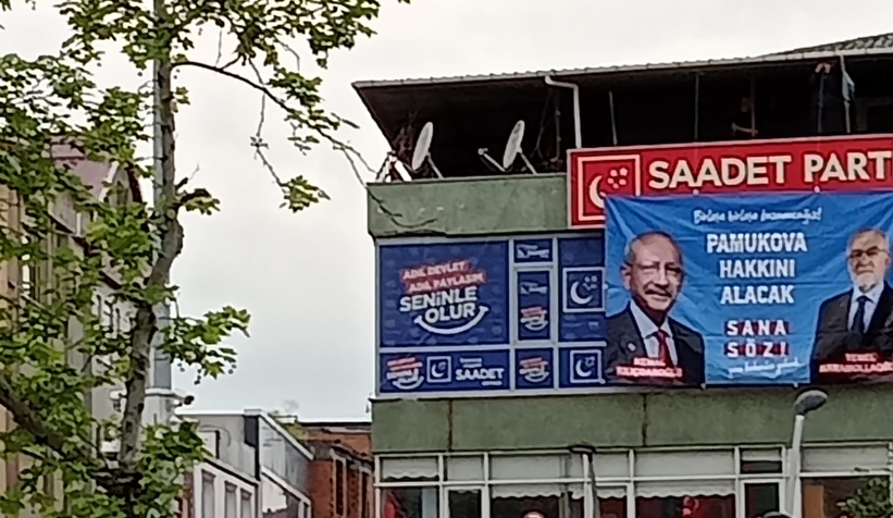 Akyazı'ya asılan pankart alay konusu oldu