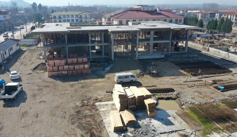 Akyazı yarı olimpik havuzun temel kazısına başlandı