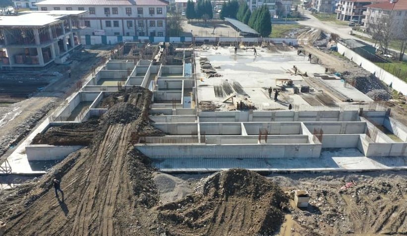 Akyazı yarı olimpik havuzun temel kazısına başlandı