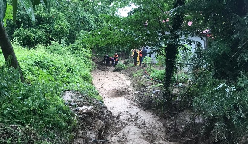 Akyazı'yı sel vurdu; Pek çok mahallede hasar büyük