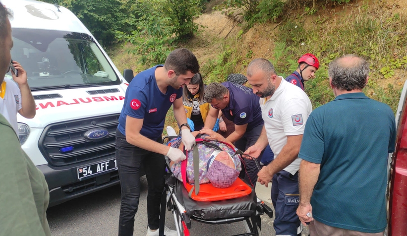 Akyazı ‘da kaza : 3 Yaralı