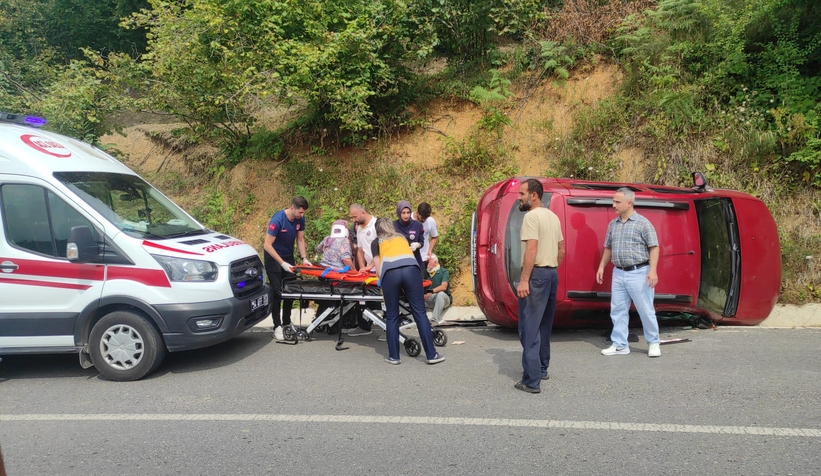 Akyazı ‘da kaza : 3 Yaralı
