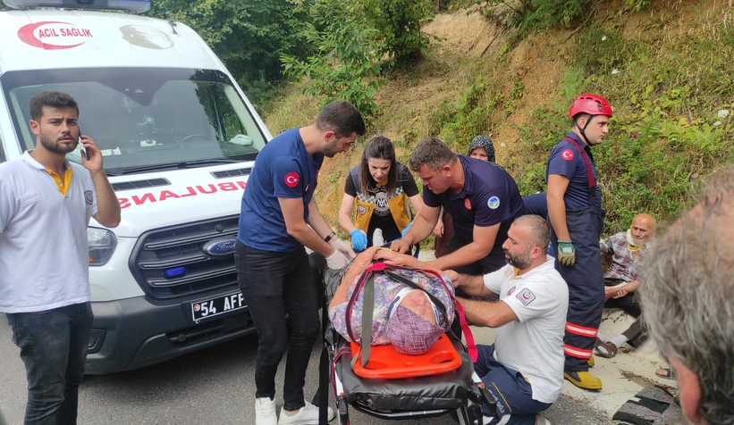 Akyazı ‘da kaza : 3 Yaralı