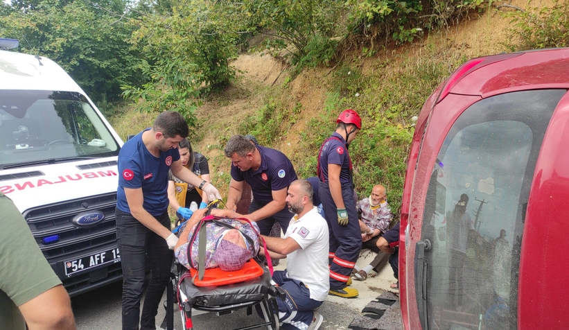 Akyazı ‘da kaza : 3 Yaralı