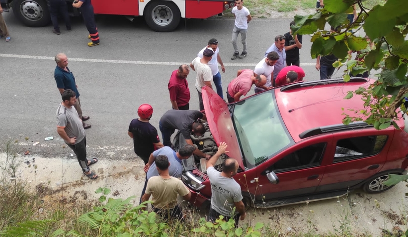 Akyazı ‘da kaza : 3 Yaralı