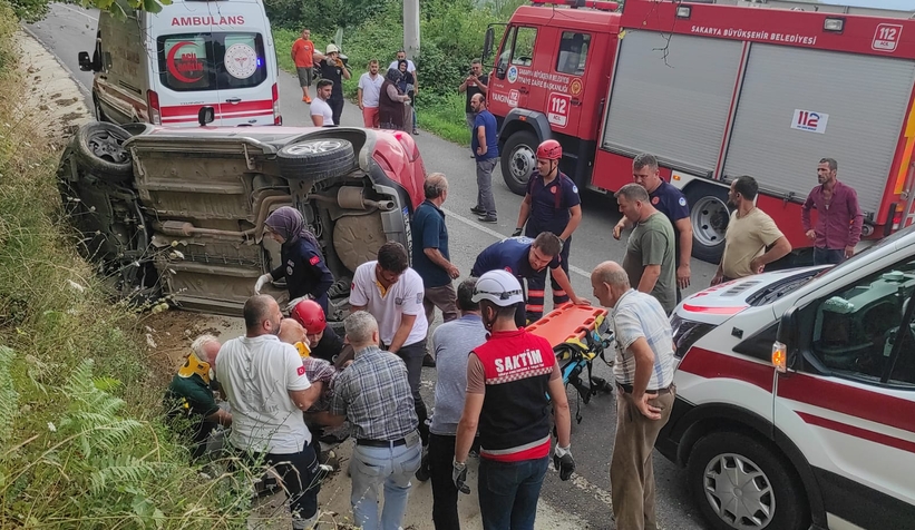 Akyazı ‘da kaza : 3 Yaralı