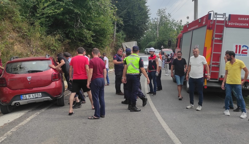 Akyazı ‘da kaza : 3 Yaralı