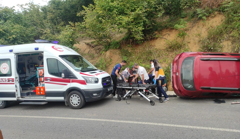 Akyazı ‘da kaza : 3 Yaralı