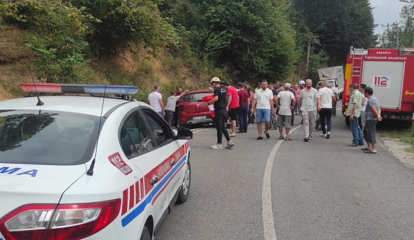 Akyazı ‘da kaza : 3 Yaralı