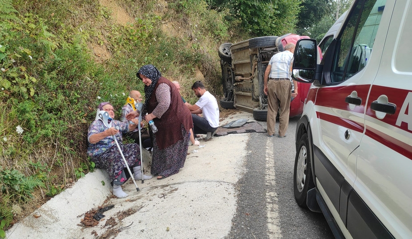 Akyazı ‘da kaza : 3 Yaralı
