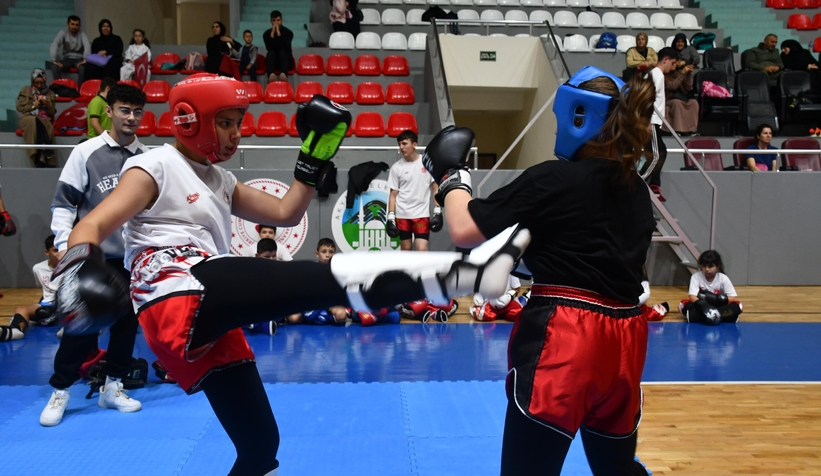 akyazida-amator-spor-haftasi-coskusu-sporun-birlestirici-gucu-salona-sigmadioetwz21ese