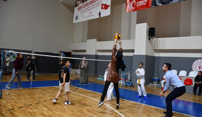 akyazida-amator-spor-haftasi-coskusu-sporun-birlestirici-gucu-salona-sigmadioetwz21ese