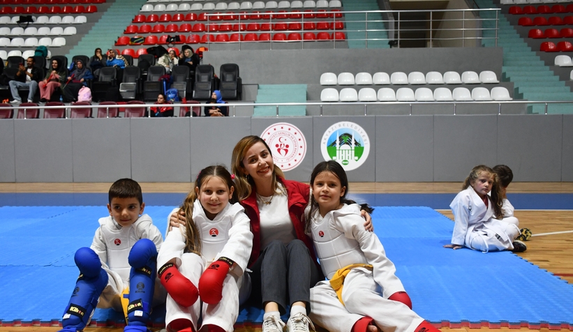 akyazida-amator-spor-haftasi-coskusu-sporun-birlestirici-gucu-salona-sigmadioetwz21ese
