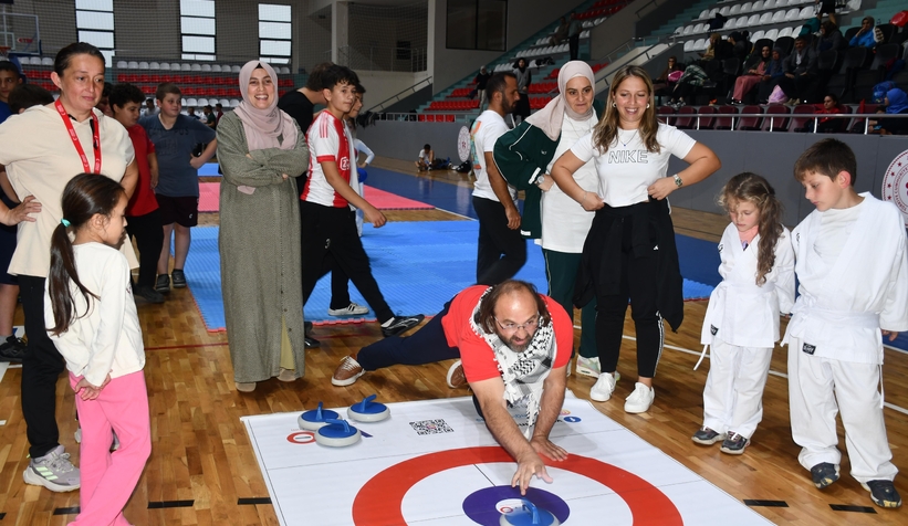 akyazida-amator-spor-haftasi-coskusu-sporun-birlestirici-gucu-salona-sigmadioetwz21ese