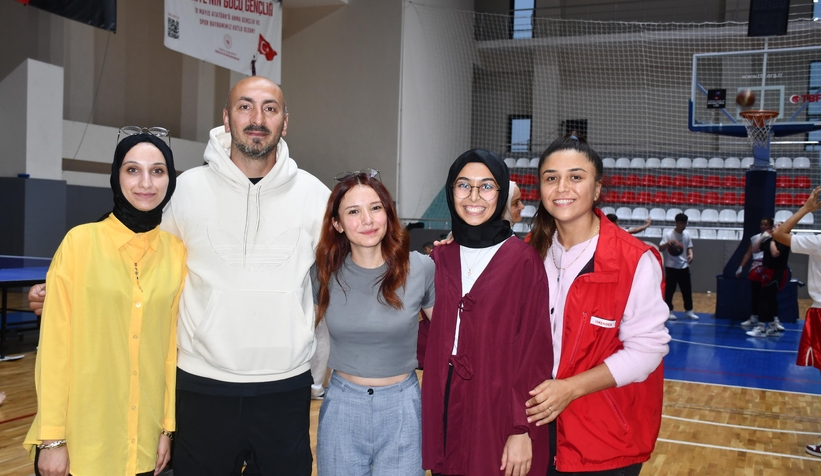 akyazida-amator-spor-haftasi-coskusu-sporun-birlestirici-gucu-salona-sigmadioetwz21ese