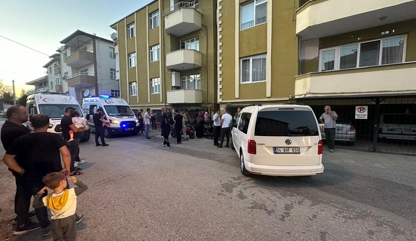 Akyazıda bir genç ölü bulundu