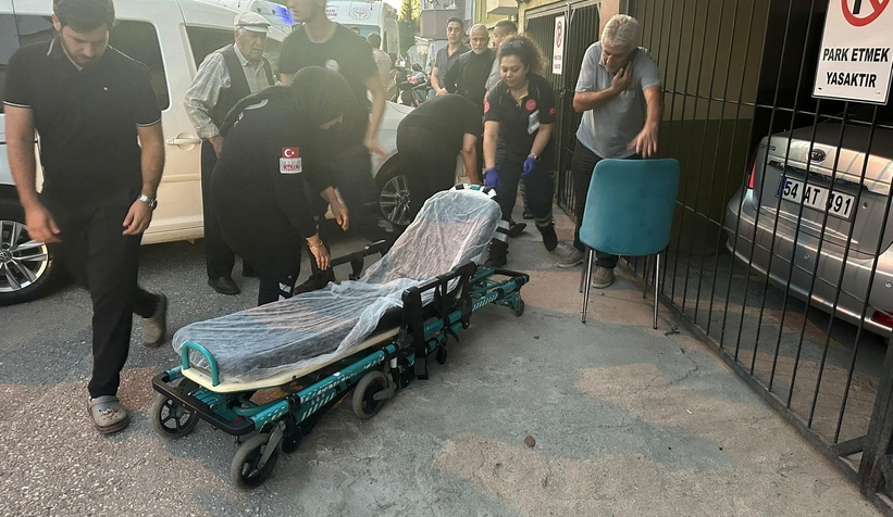 Akyazıda bir genç ölü bulundu