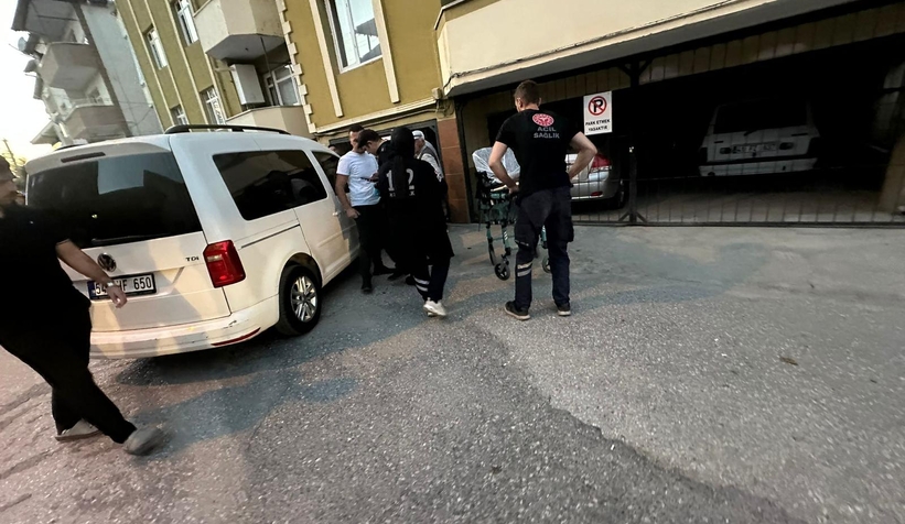 Akyazıda bir genç ölü bulundu