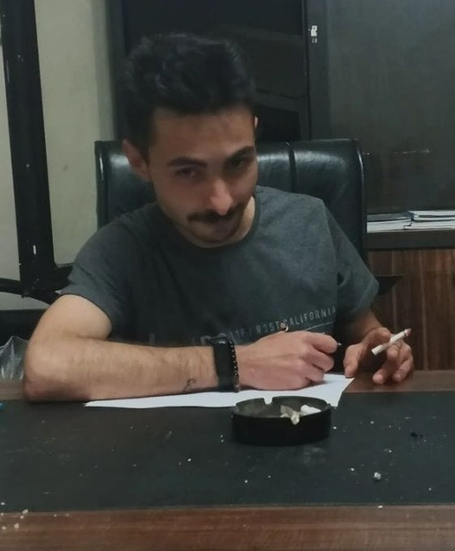 Akyazıda bir genç ölü bulundu